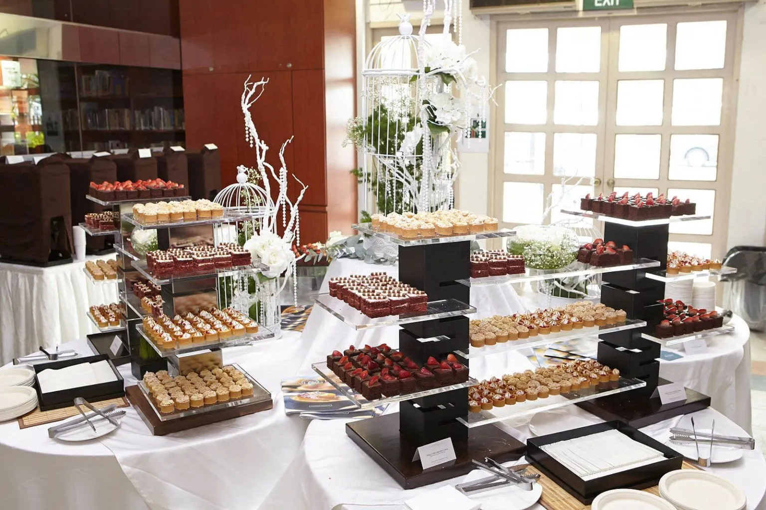 How to Choose the Best Buffet Display Stands for Catering Events